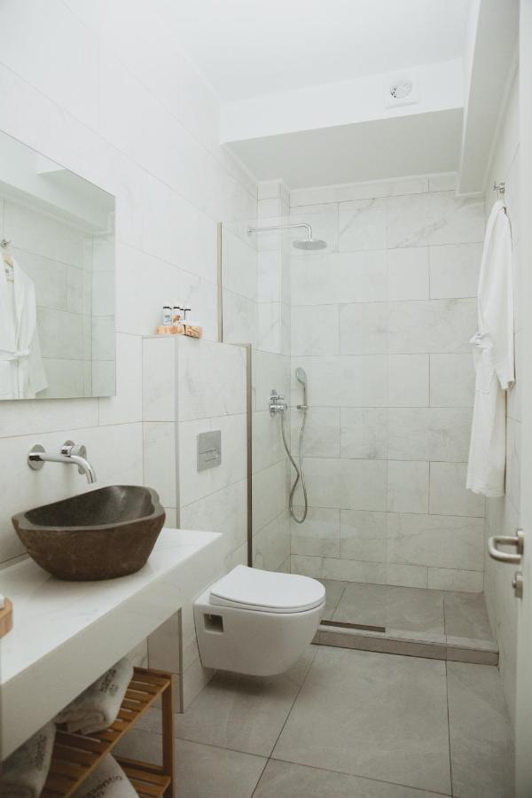 Essentia Vita Comfy Suites ลีเมนาส ภายนอก รูปภาพ