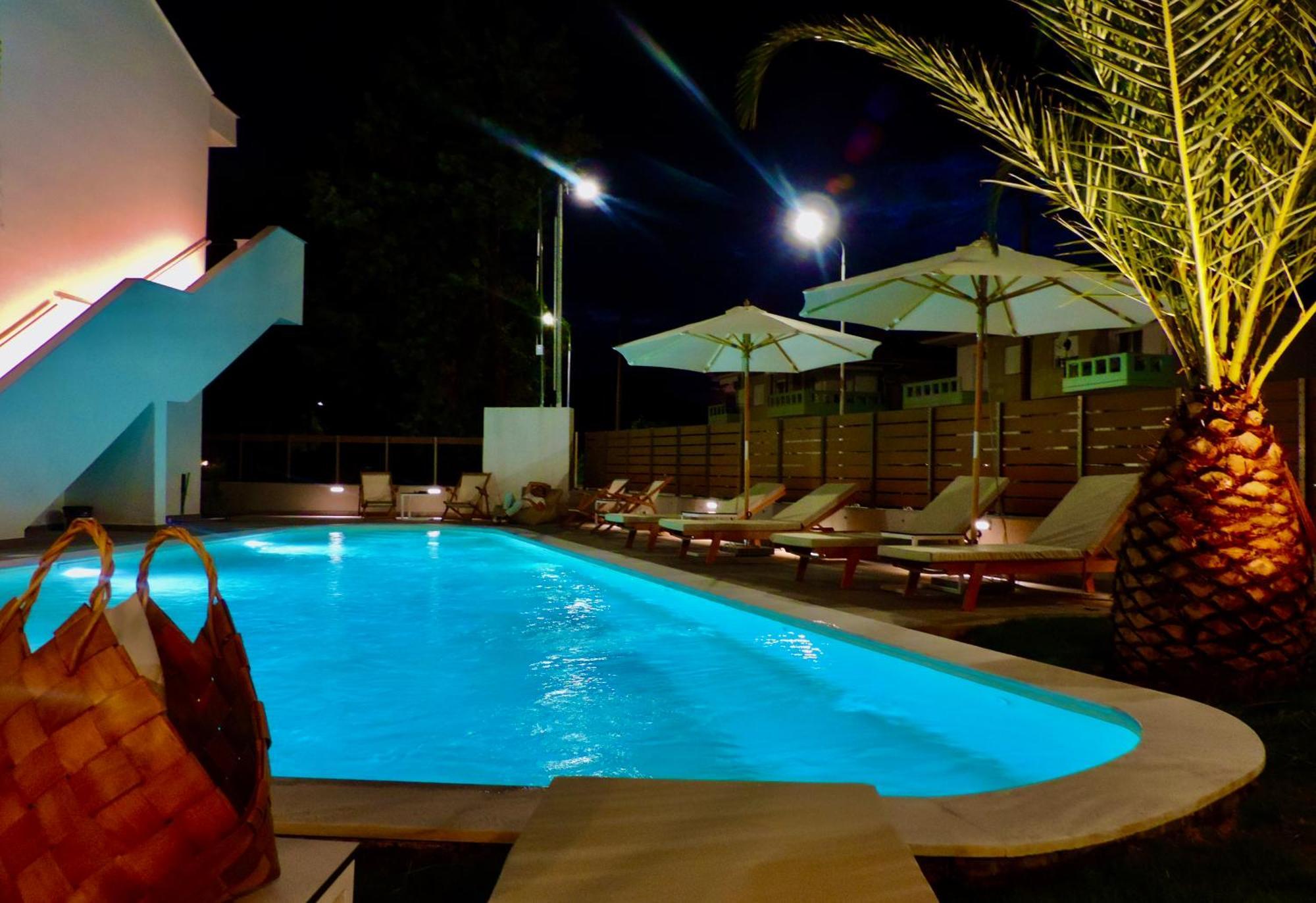 Essentia Vita Comfy Suites ลีเมนาส ภายนอก รูปภาพ